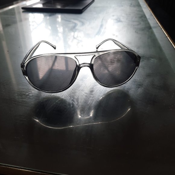 White frame retro style sun glasses. Polarized. - Picture 4 of 4